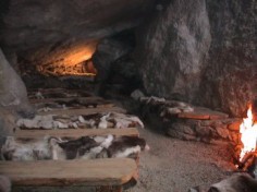 Melkevoll steinalderhola